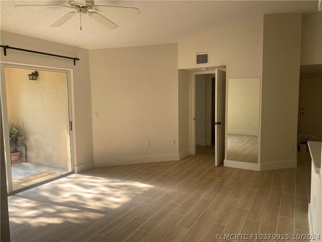 Building Photo - 2457 Centergate Dr