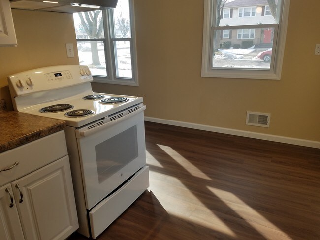 Building Photo - 7421 W Fernwood Cir