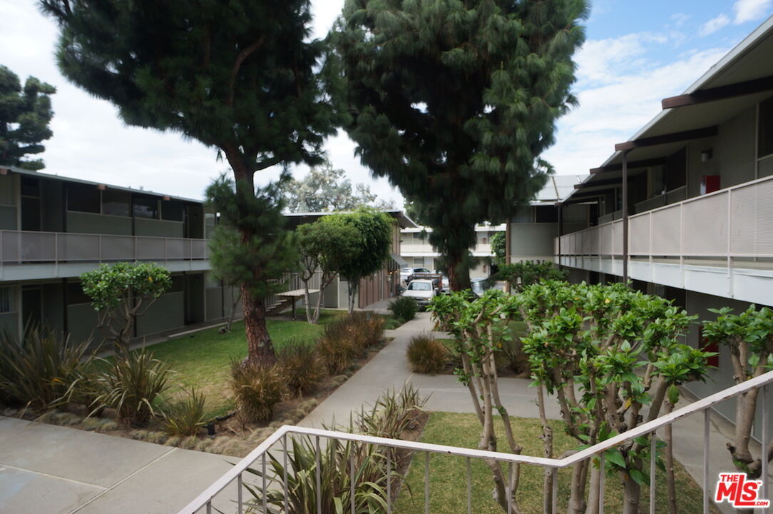 Foto principal - 11131 Rose Ave
