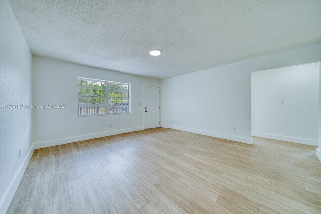 Foto del edificio - 2120 NW 93rd St