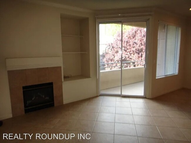 Building Photo - 5201 Laguna Oaks Dr
