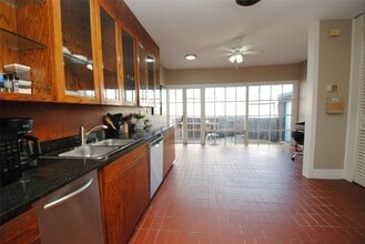 Building Photo - 1110 Missouri St