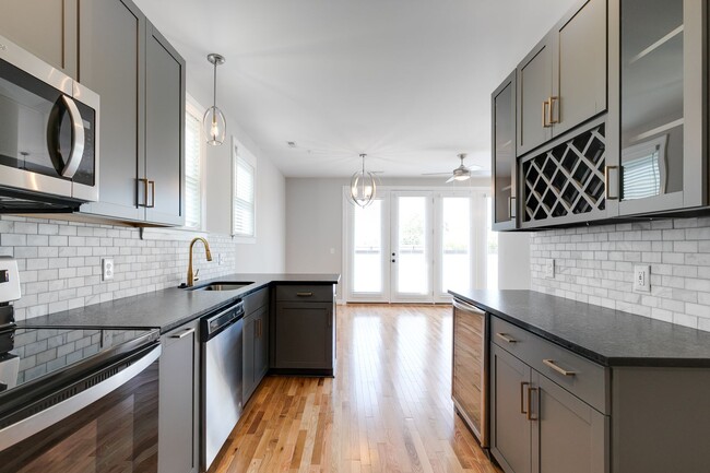 Apartment #5 - Available 9/1/25 (or later this month) - 1122 Bainbridge Street