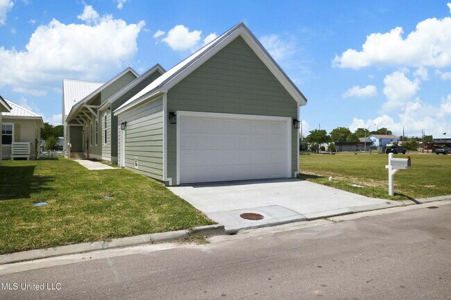 Foto del edificio - Fully furnished brand new home with garage!