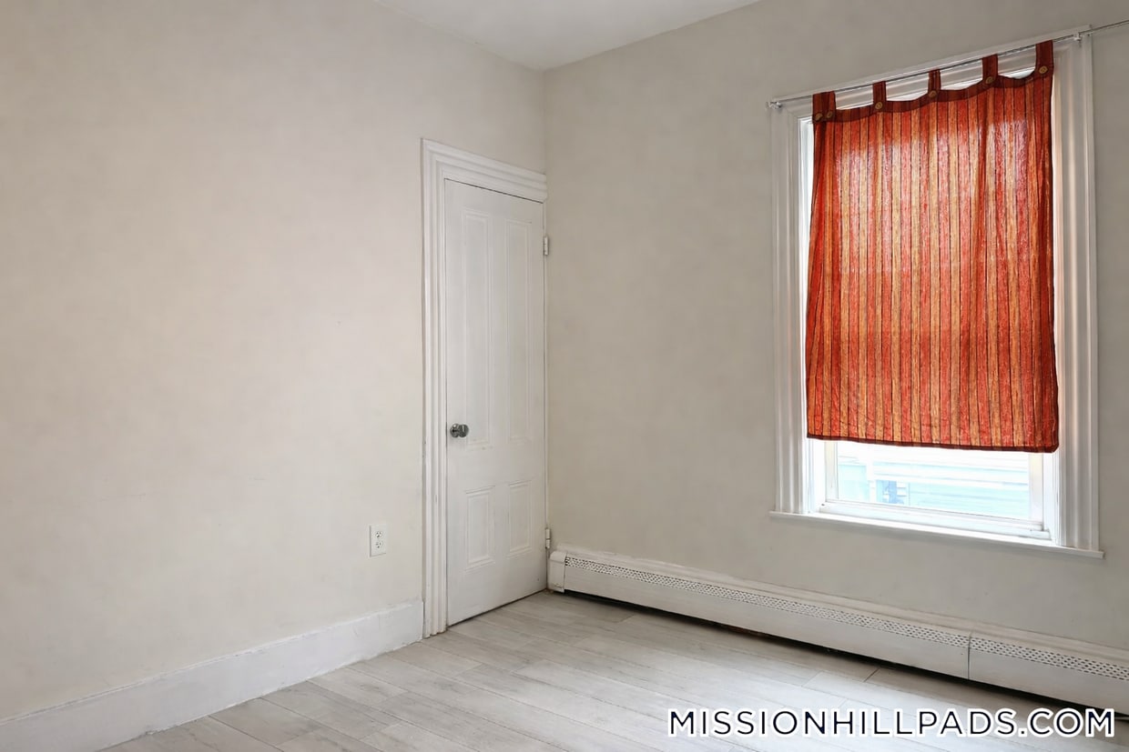 Building Photo - 4 Woodbine St