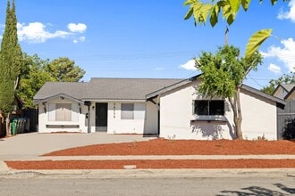Building Photo - 38638 Carolside Ave