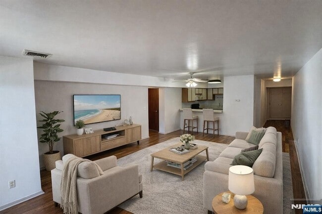 Photo - 19 Plauderville Ave Apartment