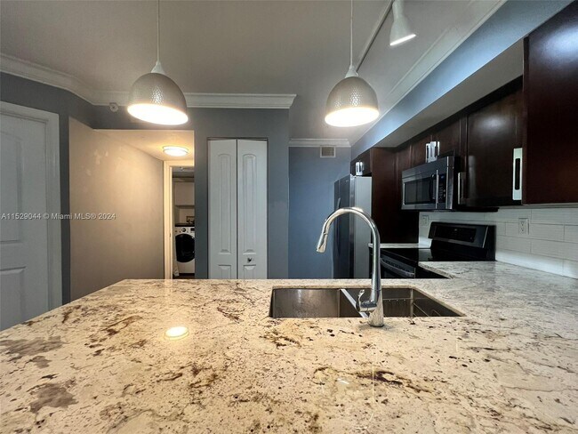 Foto del edificio - 720 SW 111th Ave
