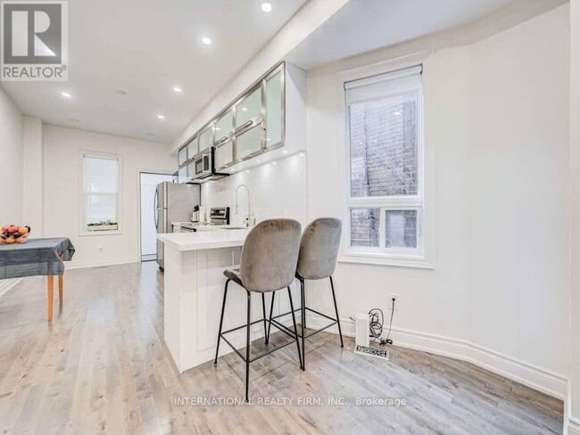Building Photo - 717 Palmerston Ave