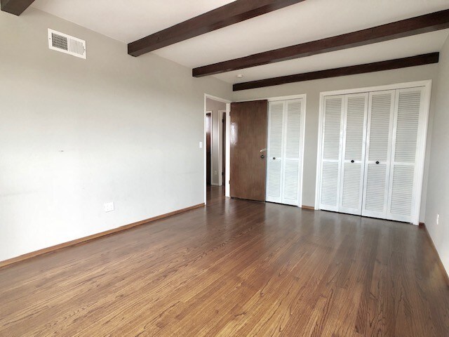 Foto del edificio - 7843 Hillmont Dr