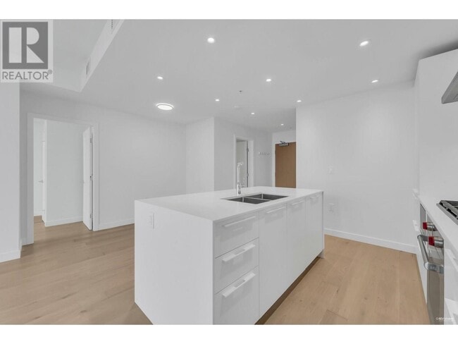 Building Photo - 6699-6699 Dunblane Ave
