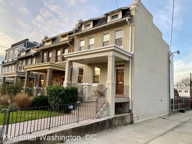 Building Photo - 4 br, 3.5 bath House - 409 Varnum St, NW