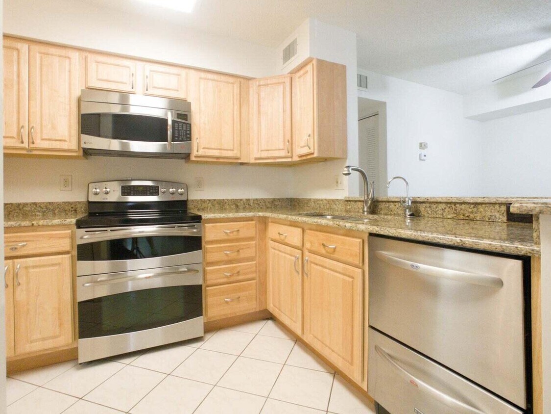 Primary Photo - 14905 Wedgefield Dr