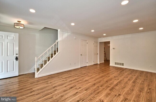 Building Photo - 82 Greenridge Cir