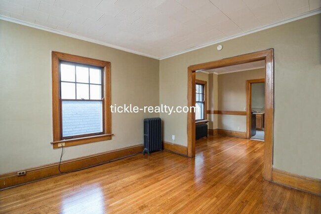 Building Photo - Large 2 Bedroom in Swillburg - Covered Porch