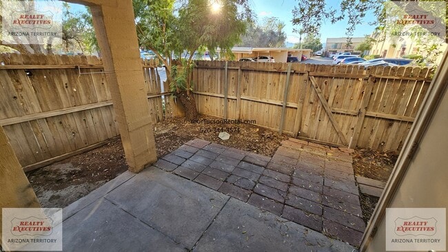 Foto del edificio - Fort Lowell & Campbell area Condo - 2 Bedrooms & 1.5 Bathrooms