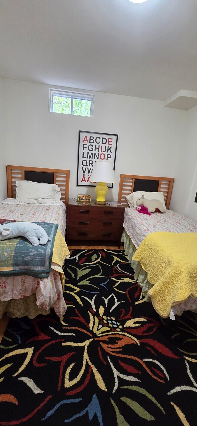 Foto del edificio - 237 Long Pond Rd