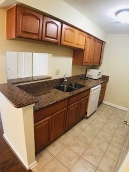 Building Photo - 1 BR 1 BA condo with attached garage! Grea...