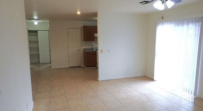 Building Photo - 3+2 Split Floor Plan near KRMS's Hualapai Campus