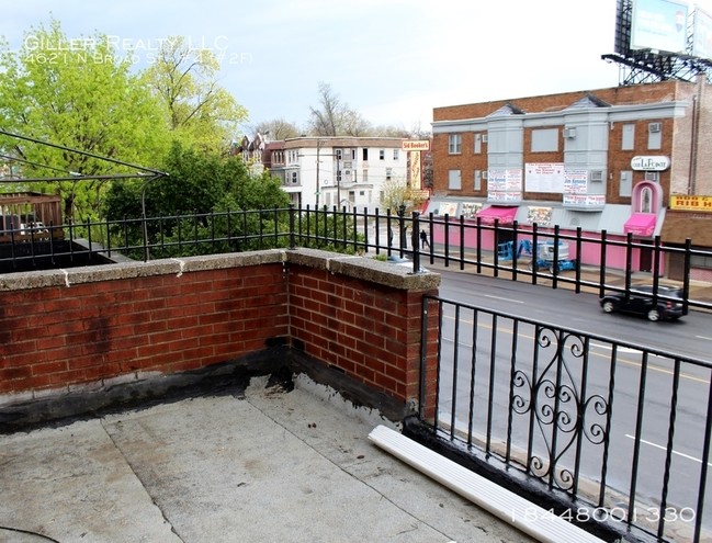 Building Photo - Newly Rehabbed Studio Apartment Available!