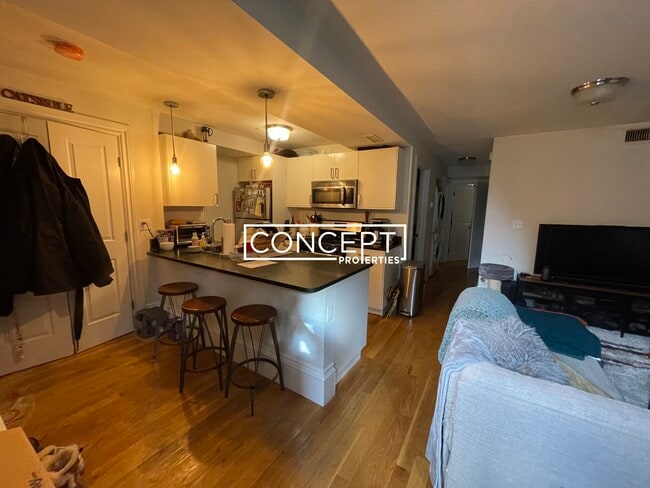 Building Photo - 656 Massachusetts Ave