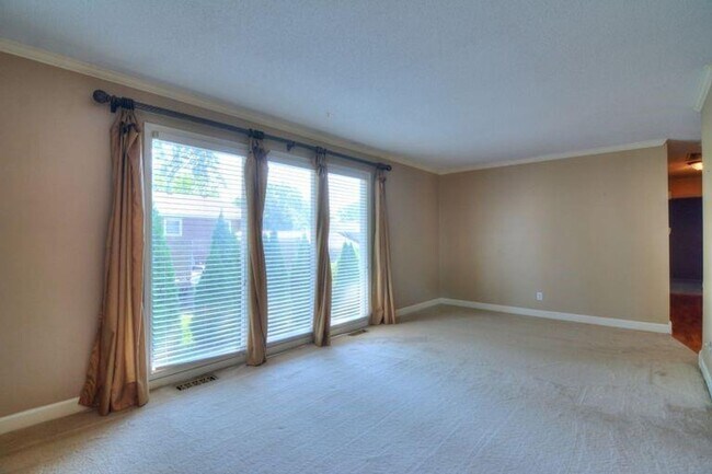 Foto del edificio - 3 bedroom / 2 bath ranch!