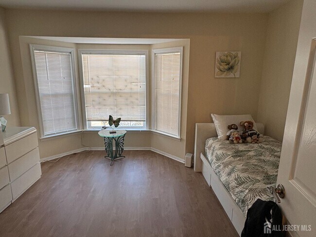 Foto del edificio - 7A Daniel Webster Ave