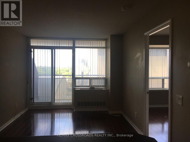 Building Photo - 153-1153 Beecroft Rd