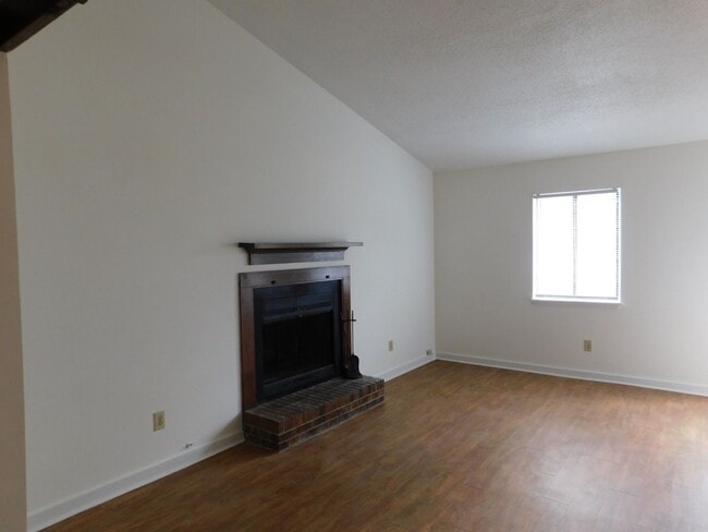 Building Photo - Affordable Gem!