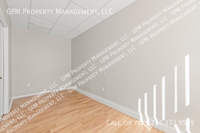 Building Photo - 412 Grand River Ave