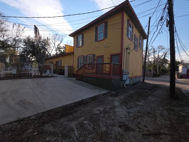 Building Photo - 1102 E 33rd St