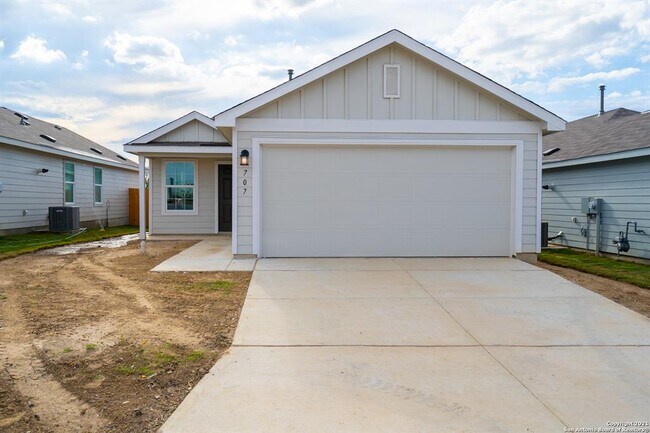 Building Photo - 707 Ambush Ridge