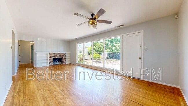 Building Photo - 3241 Montgomery Dr