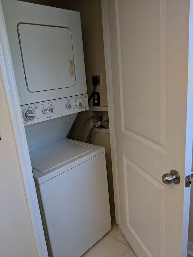 Building Photo - 2 Bedroom 2 Bath condo For Rent