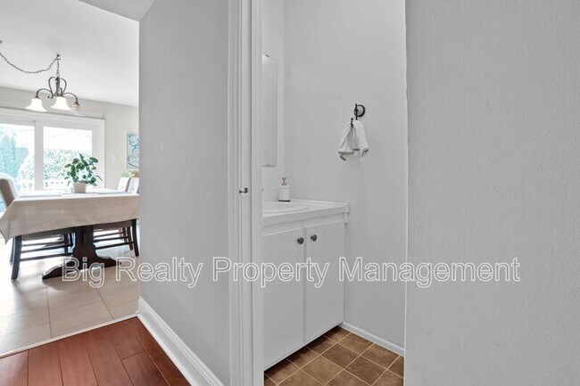 Foto del edificio - 268 Birch Dr