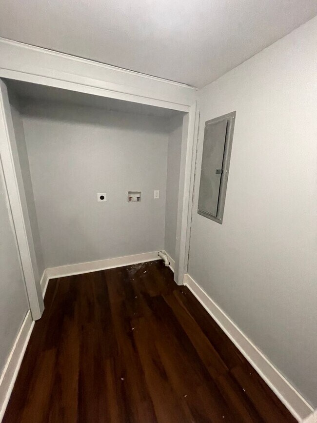Foto del edificio - 3/2 Single Family Home in NORTH SPRINGFIEL...