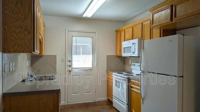Building Photo - 5610 Luxor Dr