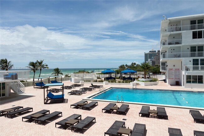 Building Photo - 5401 Collins Ave