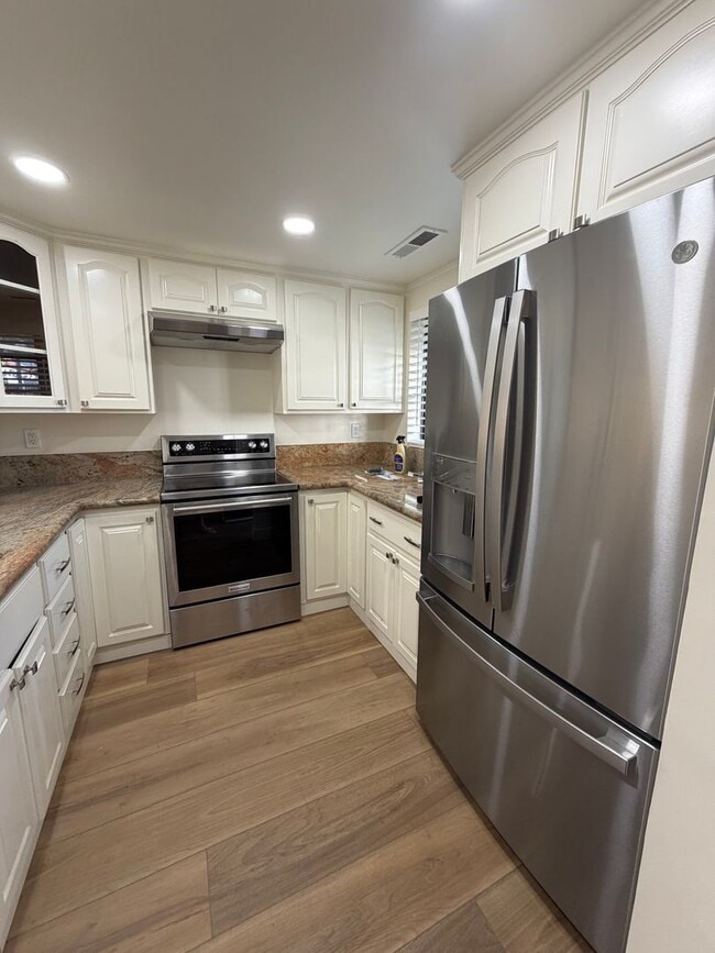 Building Photo - Newly Updated 3 Bedroom 2 Bath!