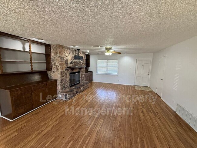 Building Photo - 1205 Tanglewood Dr