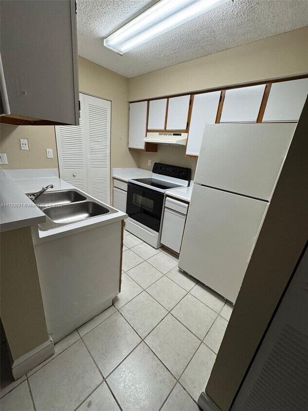 Foto principal - 1225 SW 46th Ave