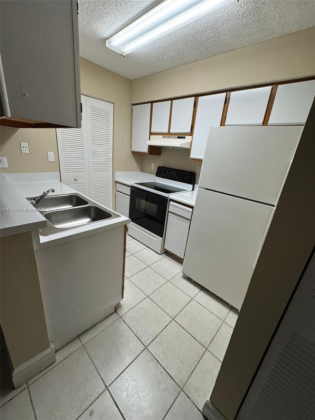 Photo - 1225 SW 46th Ave Apartment
