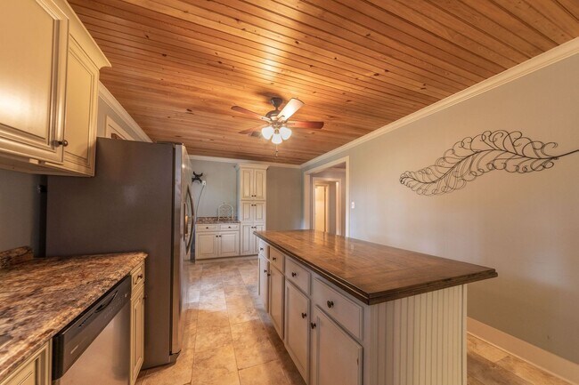 Foto del edificio - Charming 3 bed, 1 bath house!