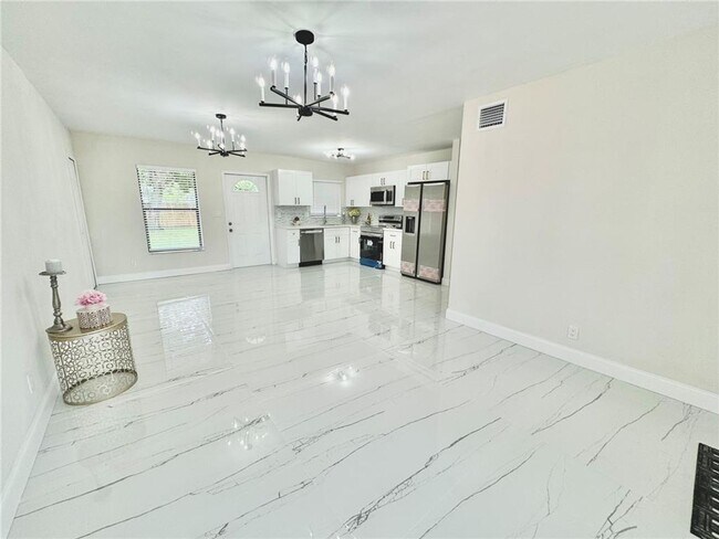 Building Photo - 1783 Lauderdale Manor Dr
