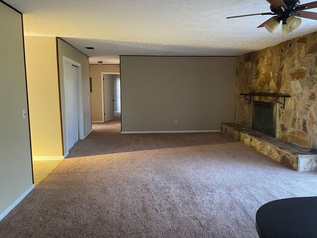 Foto del edificio - Spacious 3Bed/2Ba Brick Home Near Tyndall AFB! *1/2 Off Security Deposit for Active-Duty Miliary!*