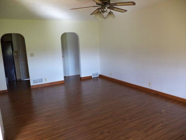 Foto del edificio - 3275 73rd St NW