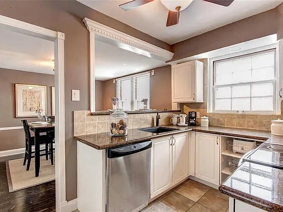 Building Photo - 925 S Hanley Rd