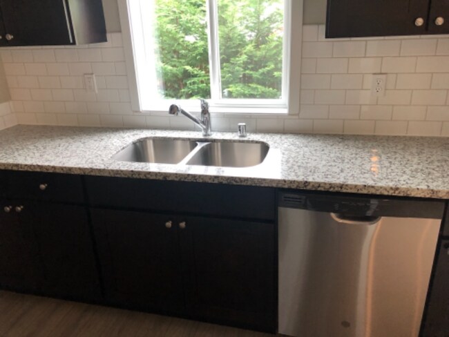 Building Photo - 13516 95th Ave E