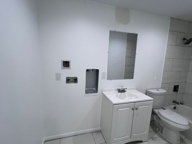 Foto del edificio - Newly 1 bedroom unit for rent on Market St...