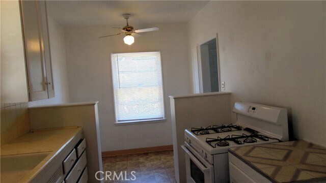 Foto del edificio - 5917 Primrose Ave